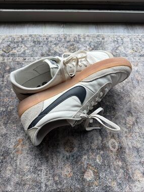 Nike Men’s Cream and Black Retro Skate Sneakers